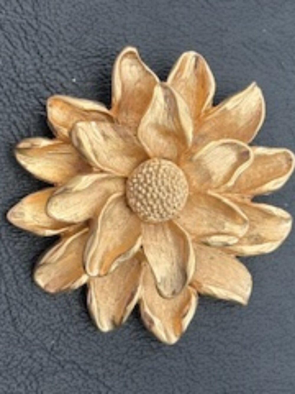 Gold tone flower shaped brooch-Trombone clasp